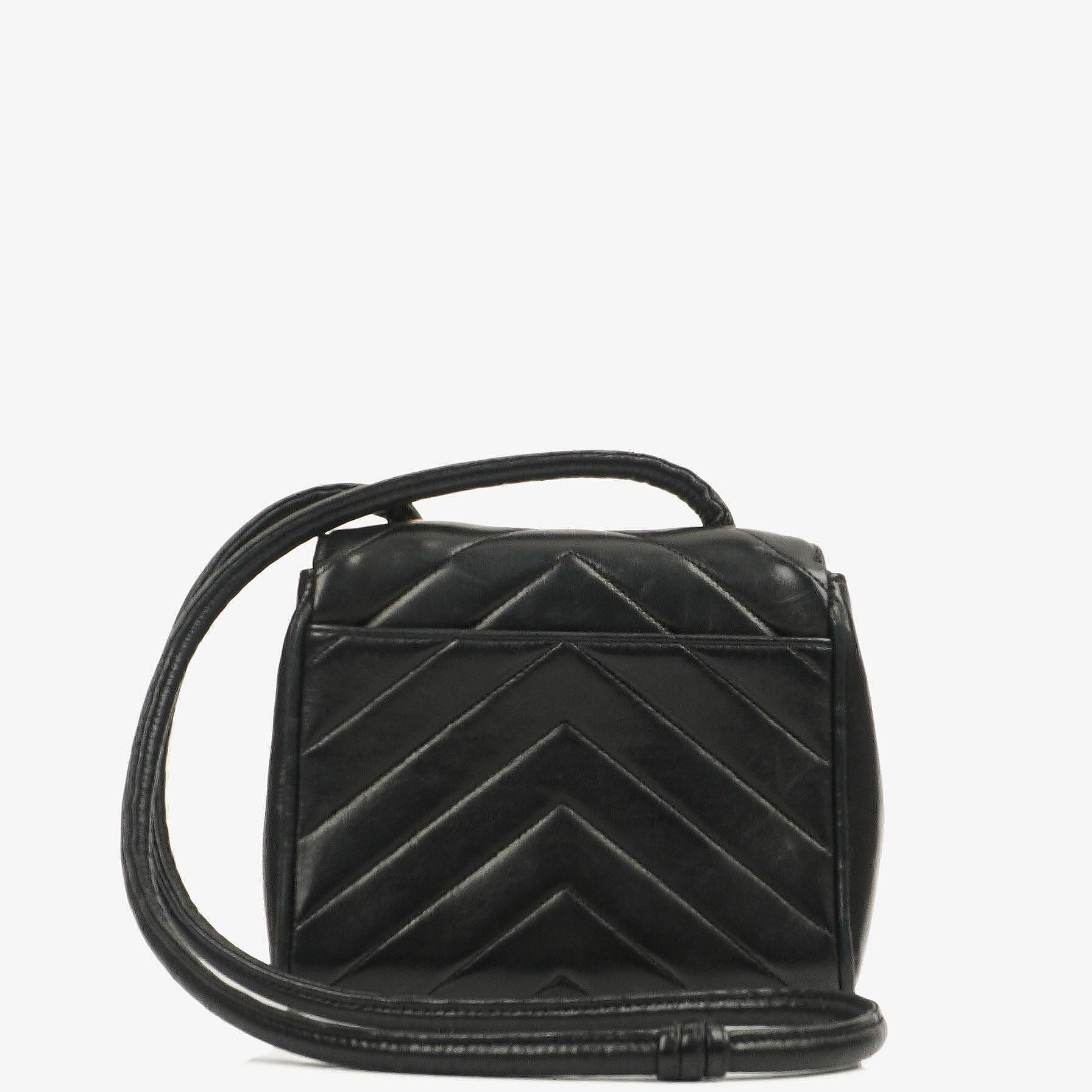 Chanel Mini Quadratische Klappentasche Chevron Gepolstertes Lammleder 24K vergoldete Hardware