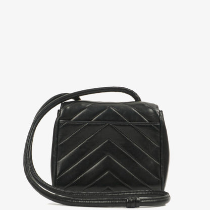 Chanel Mini Quadratische Klappentasche Chevron Gepolstertes Lammleder 24K vergoldete Hardware