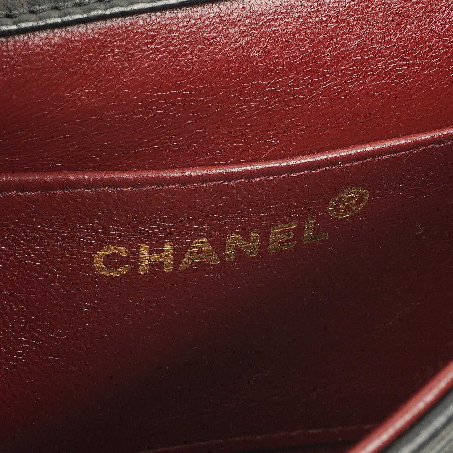 Chanel Mini Quadratische Klappentasche Chevron Gepolstertes Lammleder 24K vergoldete Hardware