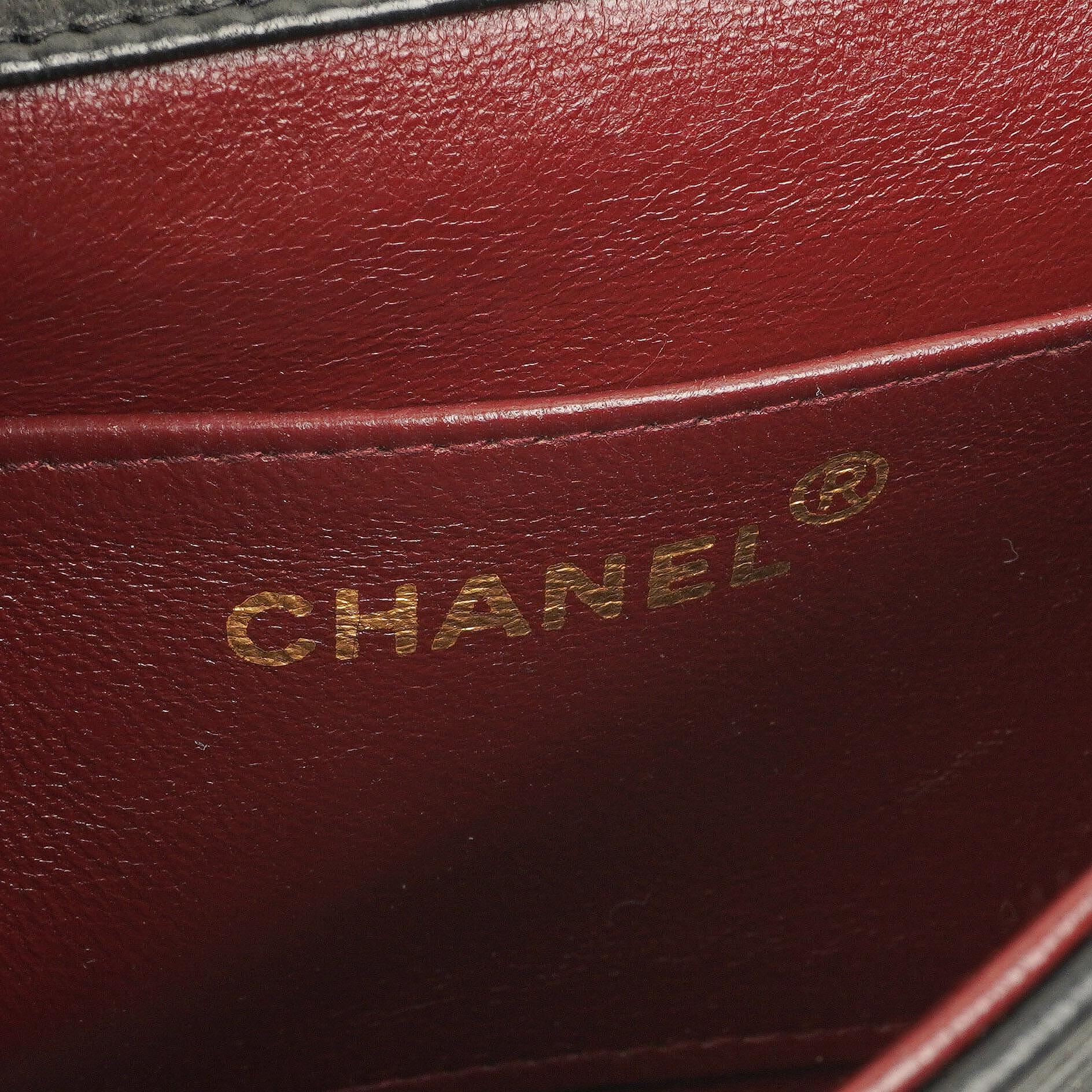 Chanel Mini Quadratische Klappentasche Chevron Gepolstertes Lammleder 24K vergoldete Hardware