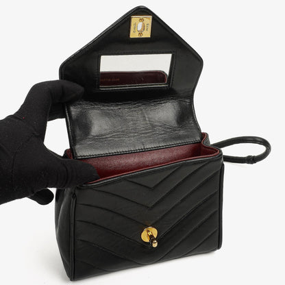 Chanel Mini Quadratische Klappentasche Chevron Gepolstertes Lammleder 24K vergoldete Hardware