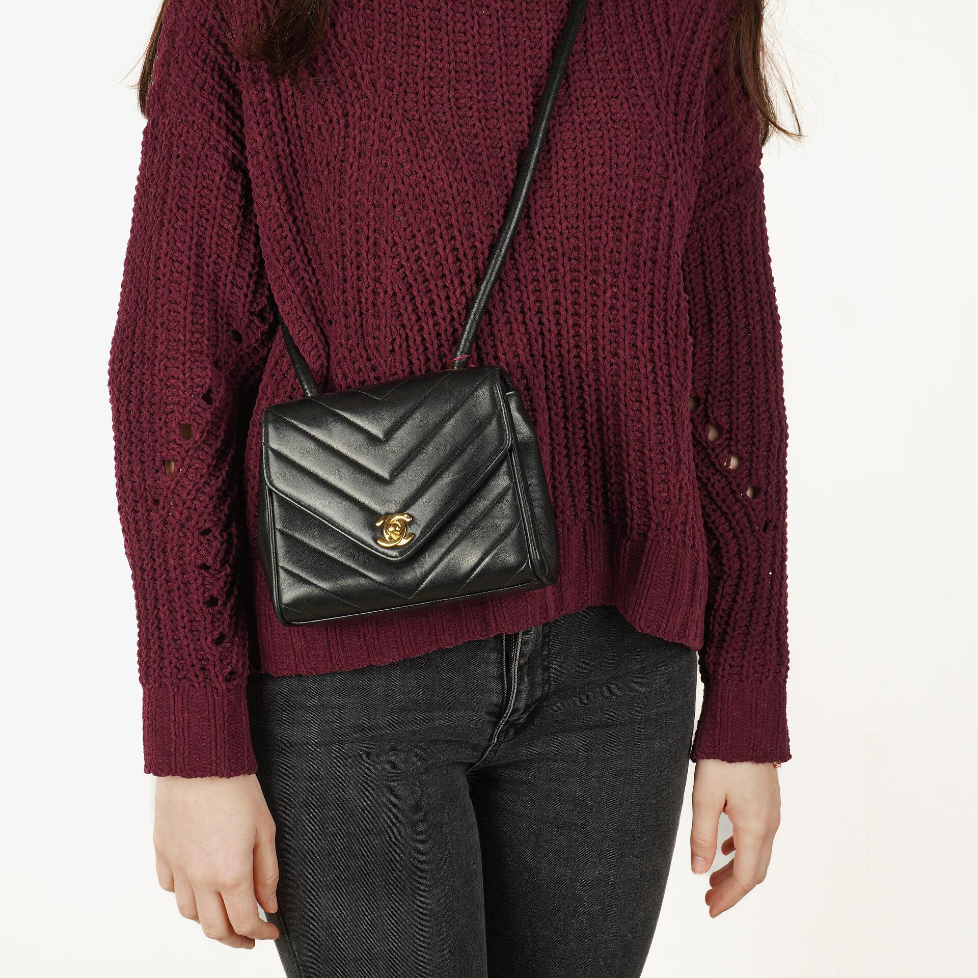Chanel Mini Quadratische Klappentasche Chevron Gepolstertes Lammleder 24K vergoldete Hardware