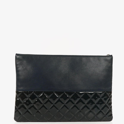 Chanel Große Kosmetiktasche aus marineblauem Lammleder und olivgrünem gestepptem Lackleder, 2014