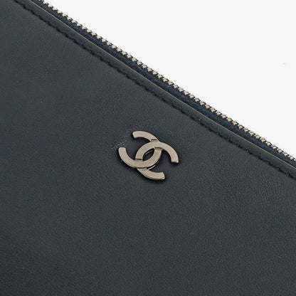 Chanel Große Kosmetiktasche aus marineblauem Lammleder und olivgrünem gestepptem Lackleder, 2014