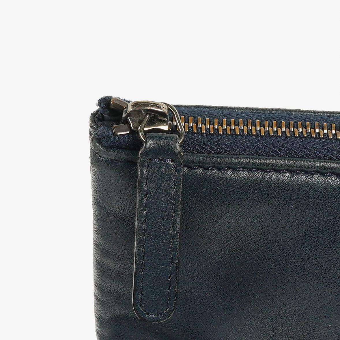 Chanel Große Kosmetiktasche aus marineblauem Lammleder und olivgrünem gestepptem Lackleder, 2014