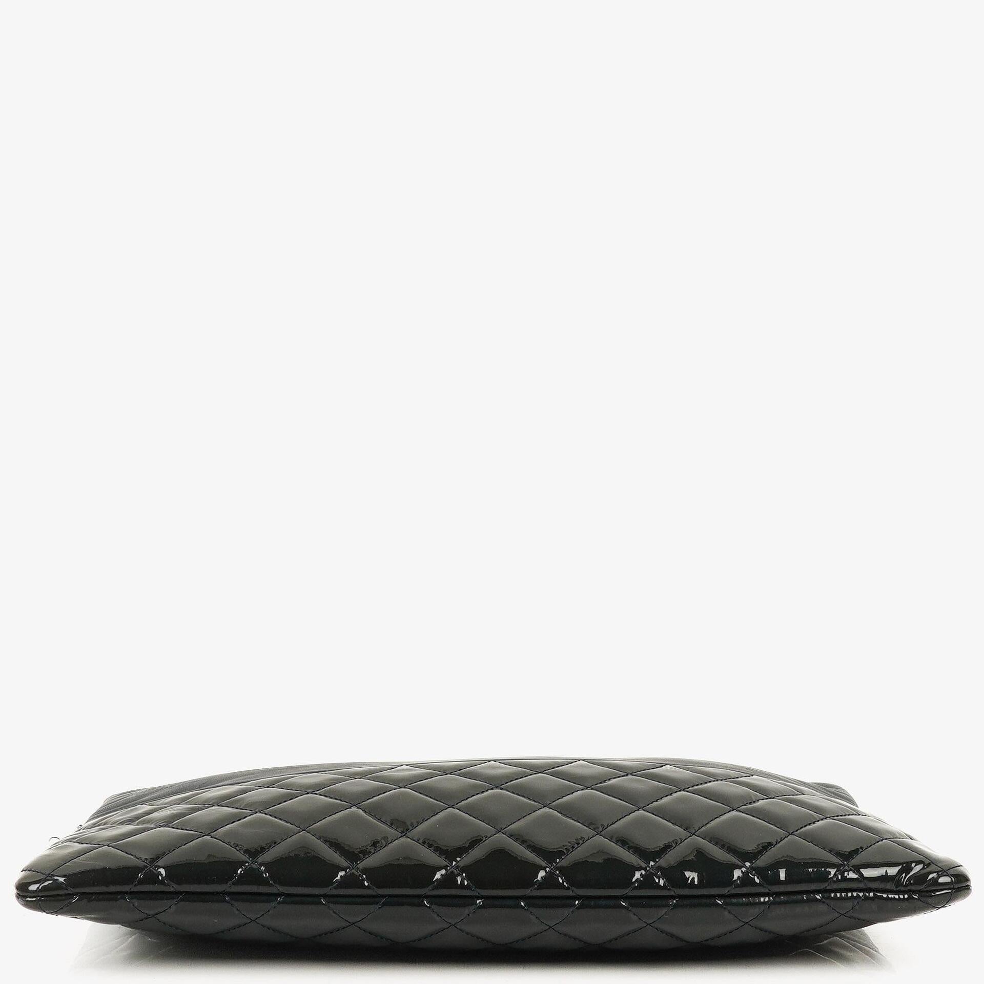 Chanel Große Kosmetiktasche aus marineblauem Lammleder und olivgrünem gestepptem Lackleder, 2014