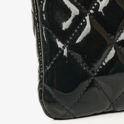 Chanel Große Kosmetiktasche aus marineblauem Lammleder und olivgrünem gestepptem Lackleder, 2014