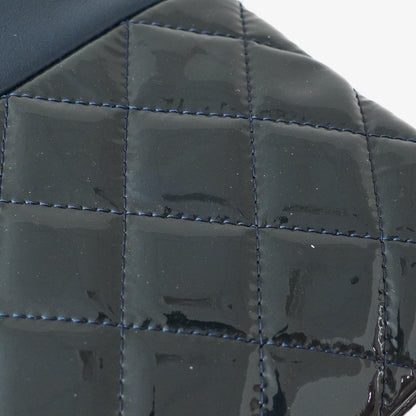 Chanel Große Kosmetiktasche aus marineblauem Lammleder und olivgrünem gestepptem Lackleder, 2014