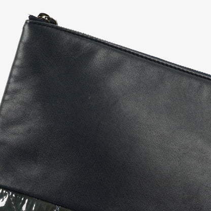 Chanel Große Kosmetiktasche aus marineblauem Lammleder und olivgrünem gestepptem Lackleder, 2014