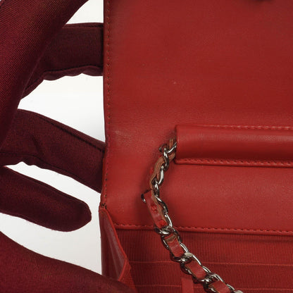 CHANEL Wallet on Chain WOC aus orangefarbenem gestepptem Lackleder mit pinkem CC-Logo und silberfarbenen Beschlägen