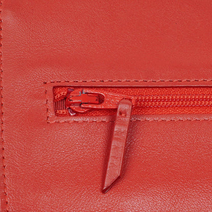 Chanel WOC Geldbörse mit Kette aus orange gestepptem Lackleder