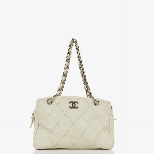 Chanel Outdoor Ligne Wild Stitch Schultertasche mit Kette