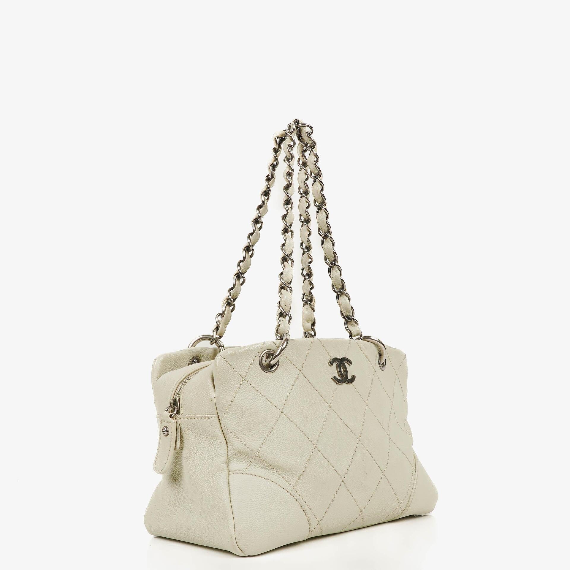 Chanel Outdoor Ligne Wild Stitch Schultertasche mit Kette