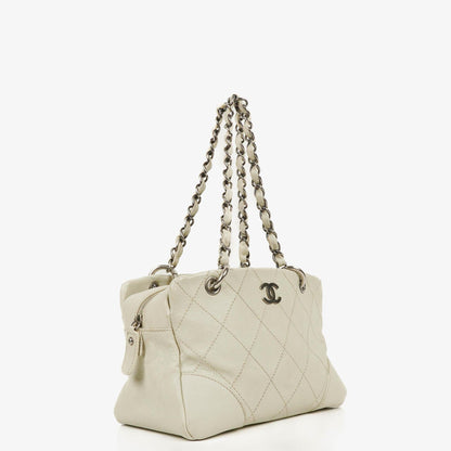 Chanel Outdoor Ligne Wild Stitch Schultertasche mit Kette