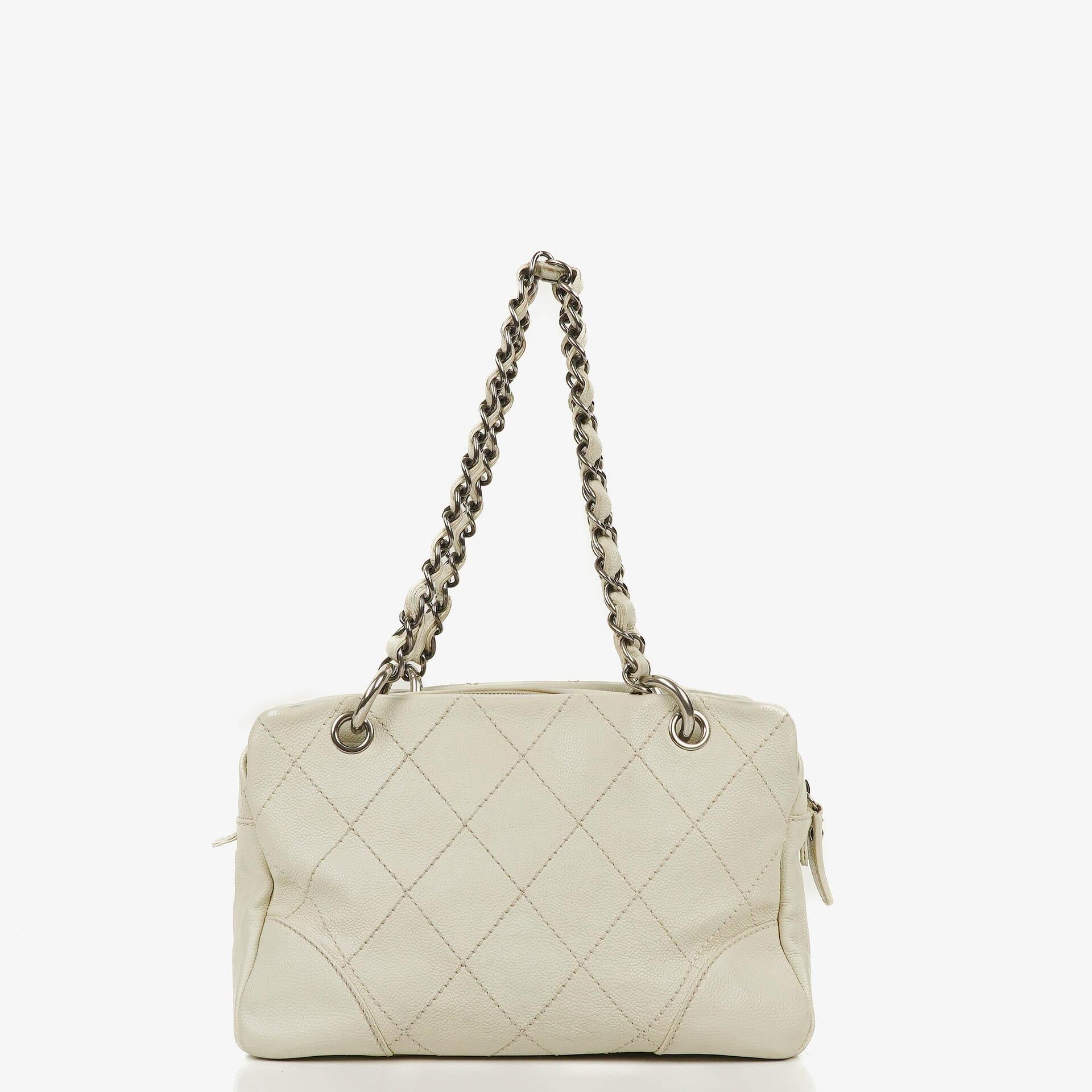 Chanel Outdoor Ligne Wild Stitch Schultertasche mit Kette
