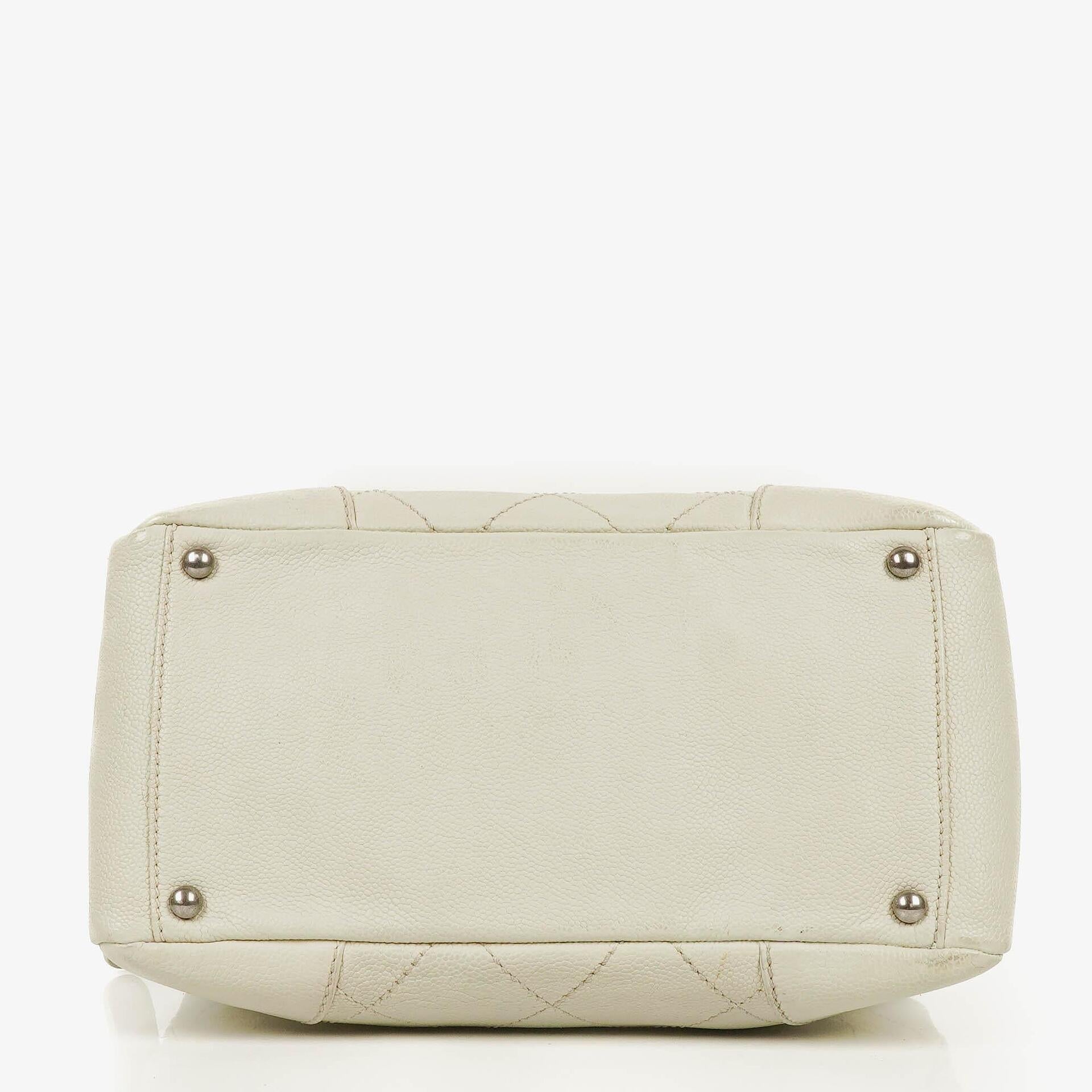 Chanel Outdoor Ligne Wild Stitch Schultertasche mit Kette