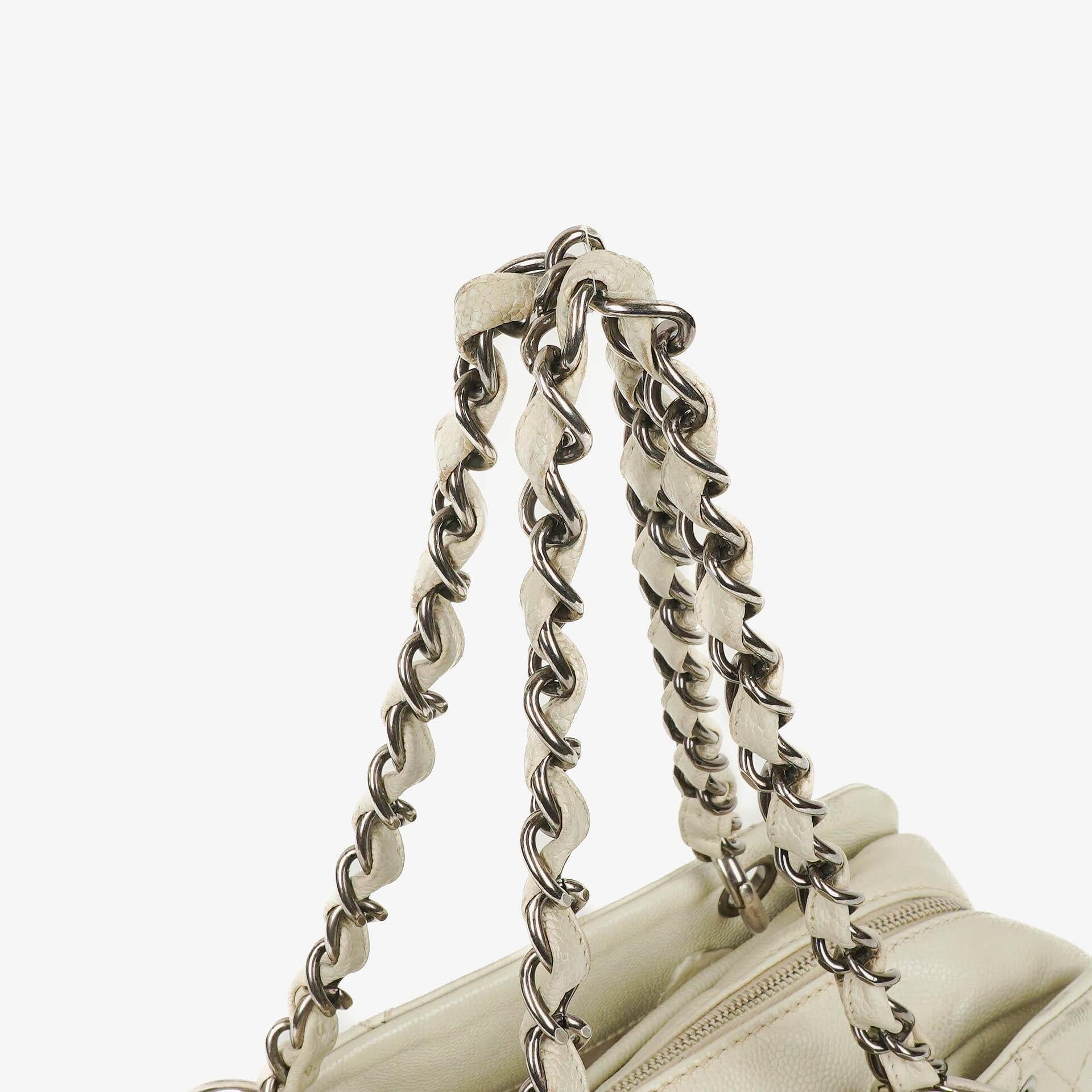 Chanel Outdoor Ligne Wild Stitch Schultertasche mit Kette