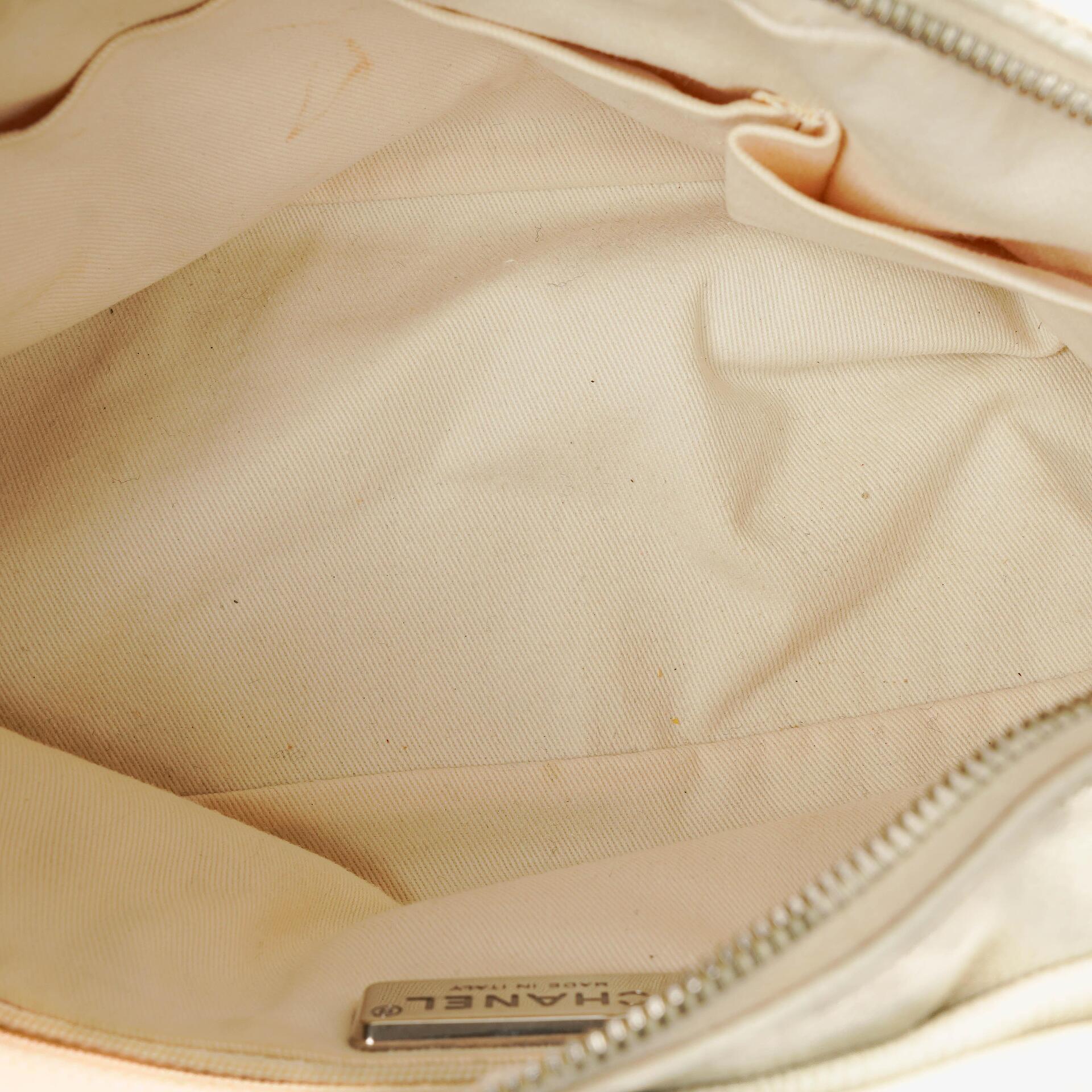 Chanel Outdoor Ligne Wild Stitch Schultertasche mit Kette