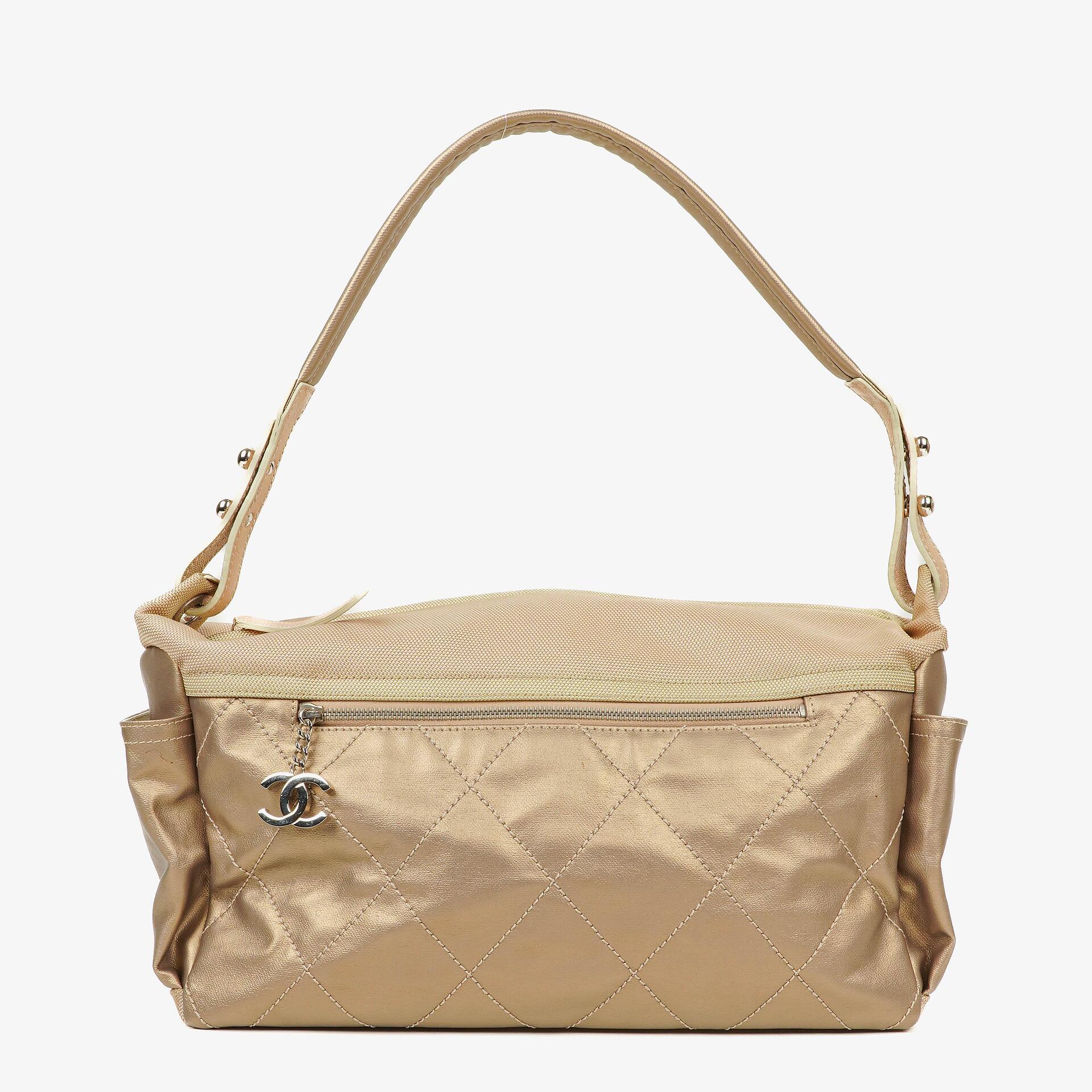 Chanel Paris-Biarritz Hobo Tasche in Gold
