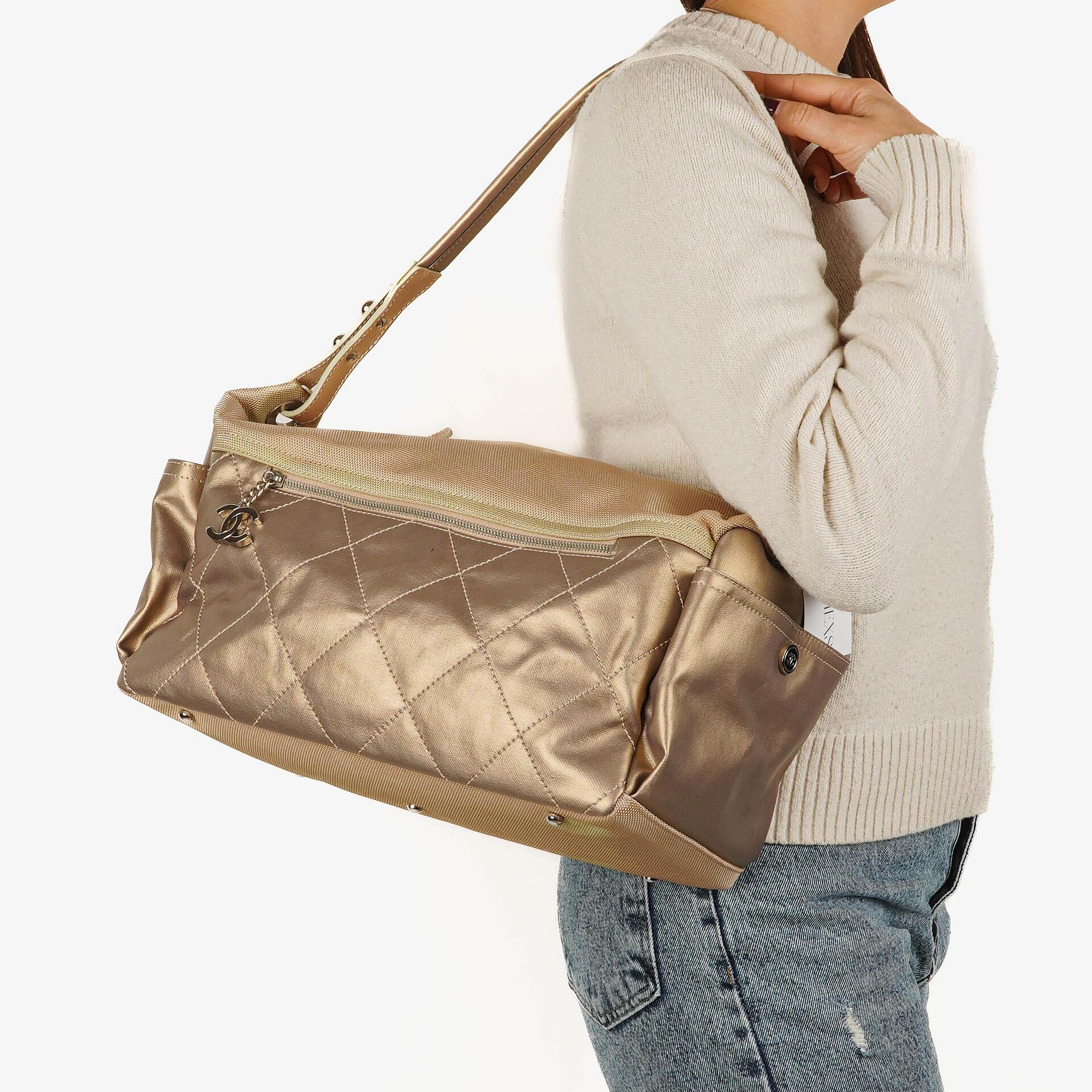 Chanel Paris-Biarritz Hobo Tasche in Gold