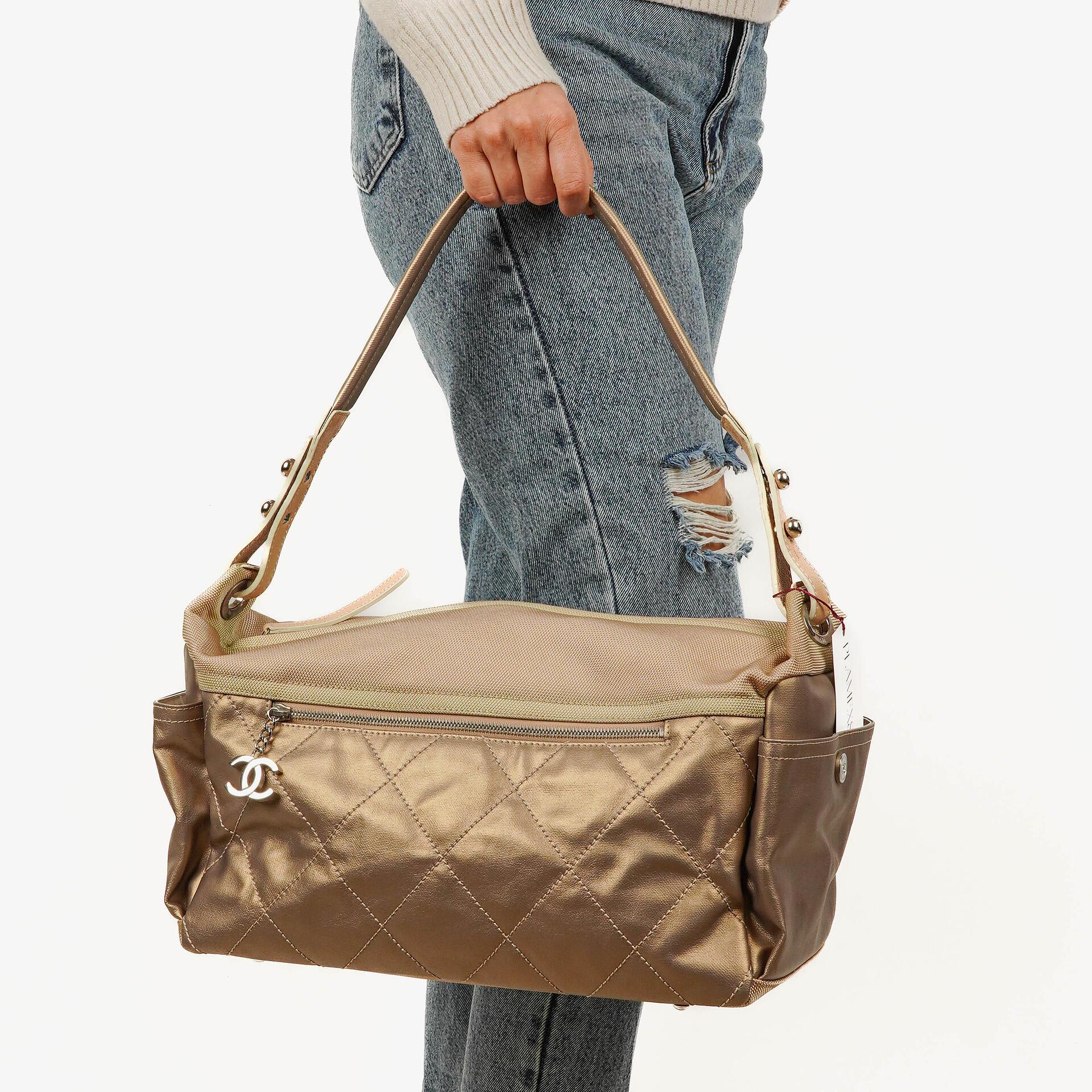 Chanel Paris-Biarritz Hobo Tasche in Gold