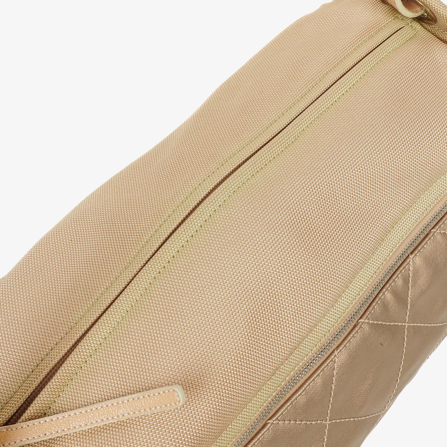 Chanel Paris-Biarritz Hobo Tasche in Gold