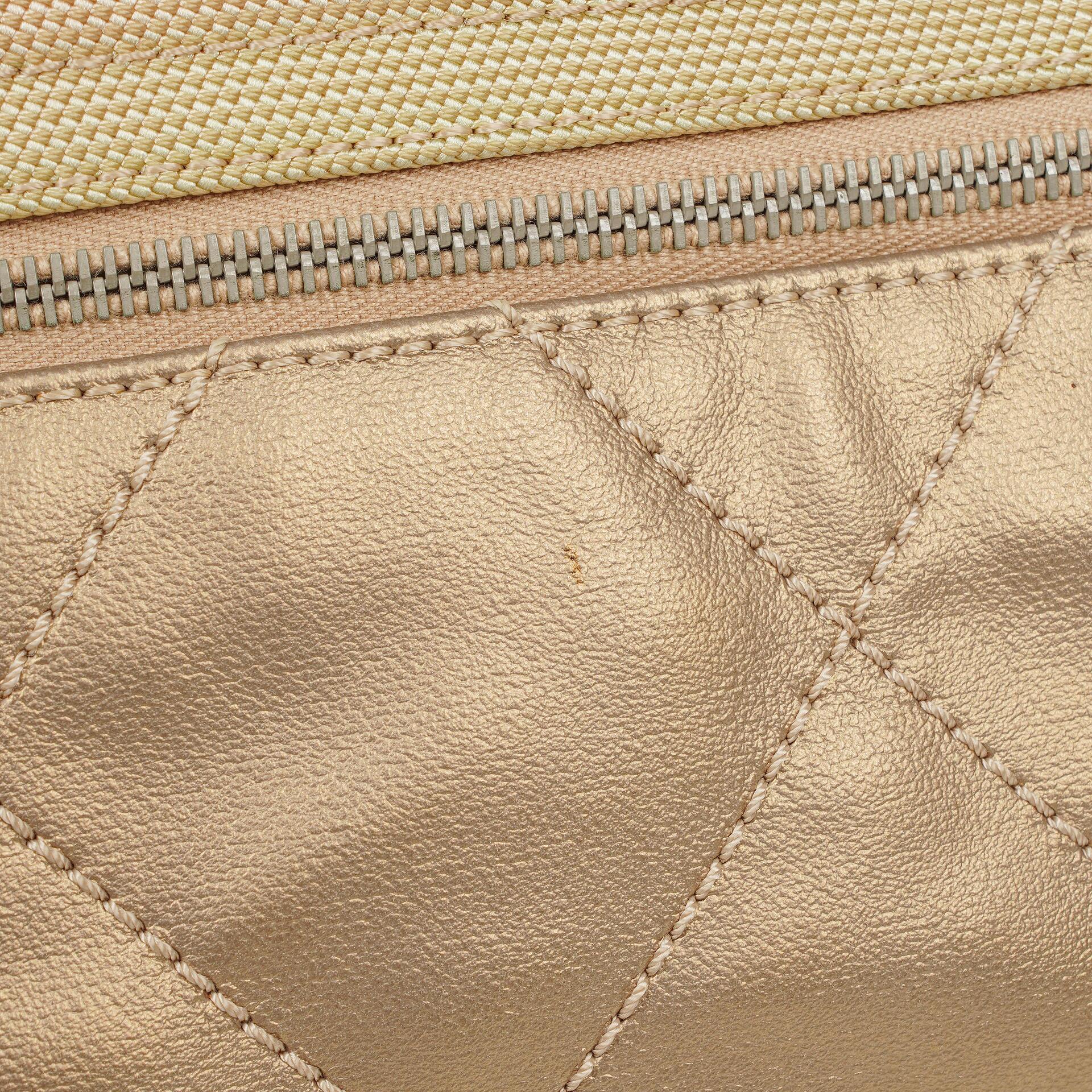 Chanel Paris-Biarritz Hobo Tasche in Gold