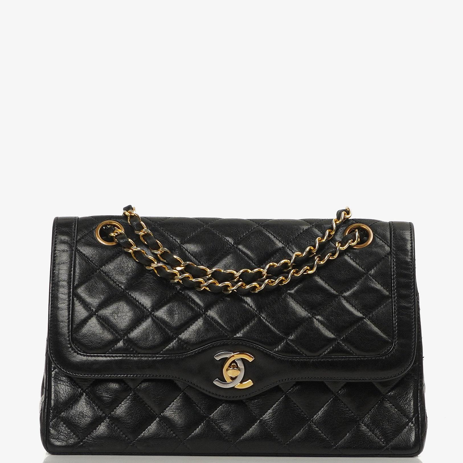 Chanel Paris Klassische Mittlere Doppelklappen Tasche Schwarze Gequiltete Lammleder Mit Gold- & Silberfarbenem Zubehör