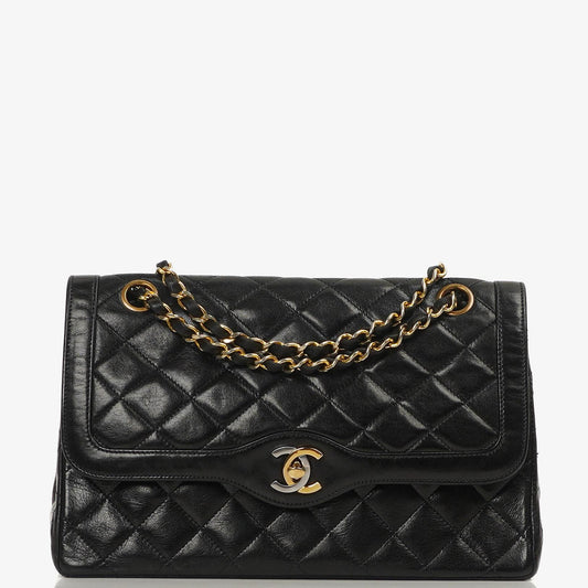 Chanel Paris Klassische Mittlere Doppelklappen Tasche Schwarze Gequiltete Lammleder Mit Gold- & Silberfarbenem Zubehör