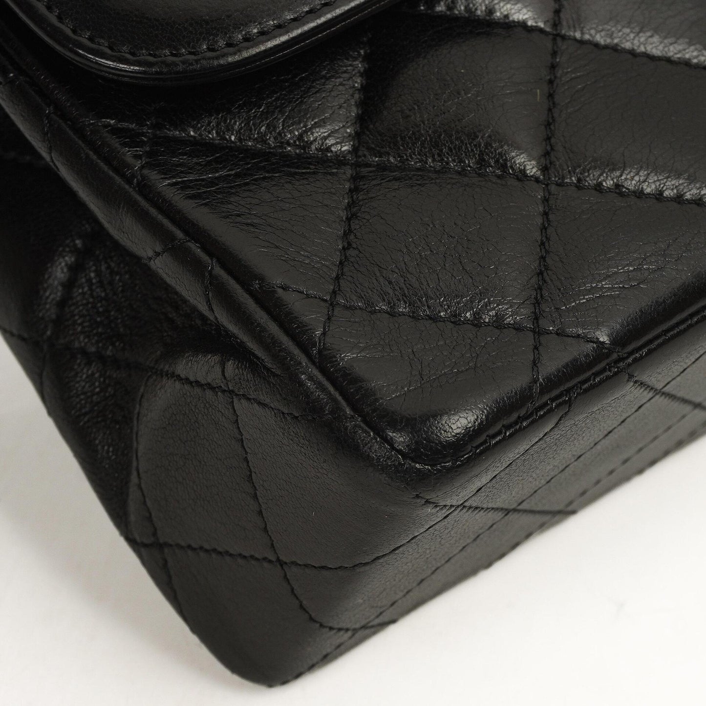Chanel Paris Klassische Mittlere Doppelklappen Tasche Schwarze Gequiltete Lammleder Mit Gold- & Silberfarbenem Zubehör
