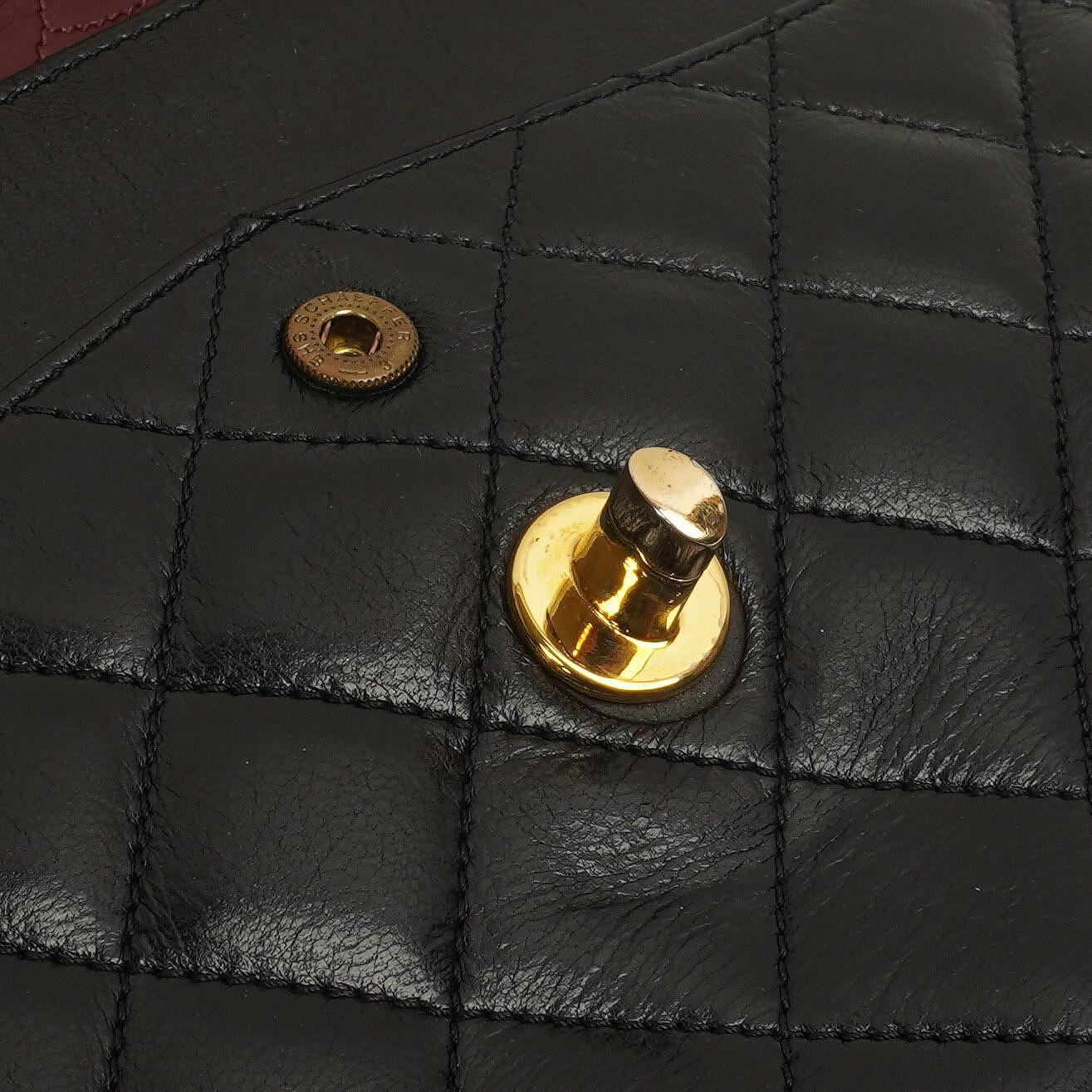 Chanel Paris Klassische Mittlere Doppelklappen Tasche Schwarze Gequiltete Lammleder Mit Gold- & Silberfarbenem Zubehör