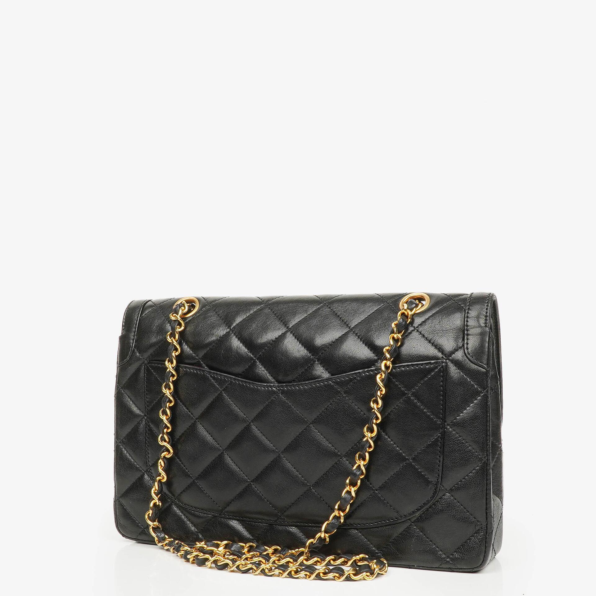 Chanel Paris Classic Medium Double Flap Bag aus schwarzem gestepptem Lammleder mit gold- und silberfarbener Hardware