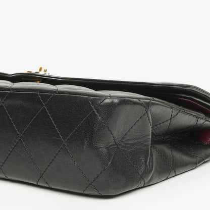 Chanel Paris Classic Medium Double Flap Bag aus schwarzem gestepptem Lammleder mit gold- und silberfarbener Hardware