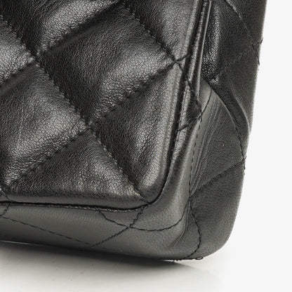 Chanel Paris Classic Medium Double Flap Bag aus schwarzem gestepptem Lammleder mit gold- und silberfarbener Hardware