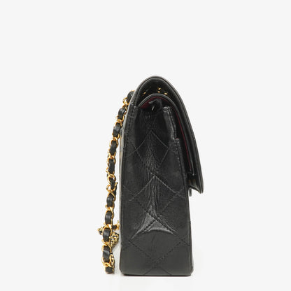 Chanel Paris Classic Medium Double Flap Bag aus schwarzem gestepptem Lammleder mit gold- und silberfarbener Hardware