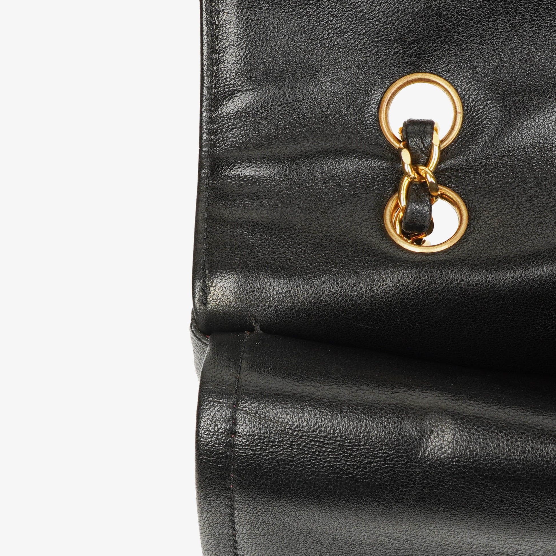 Chanel Paris Classic Medium Double Flap Bag aus schwarzem gestepptem Lammleder mit gold- und silberfarbener Hardware