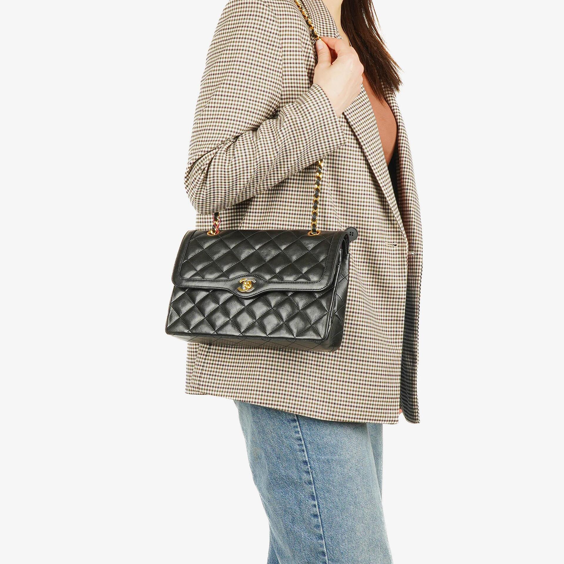 Chanel Paris Classic Medium Double Flap Bag aus schwarzem gestepptem Lammleder mit gold- und silberfarbener Hardware