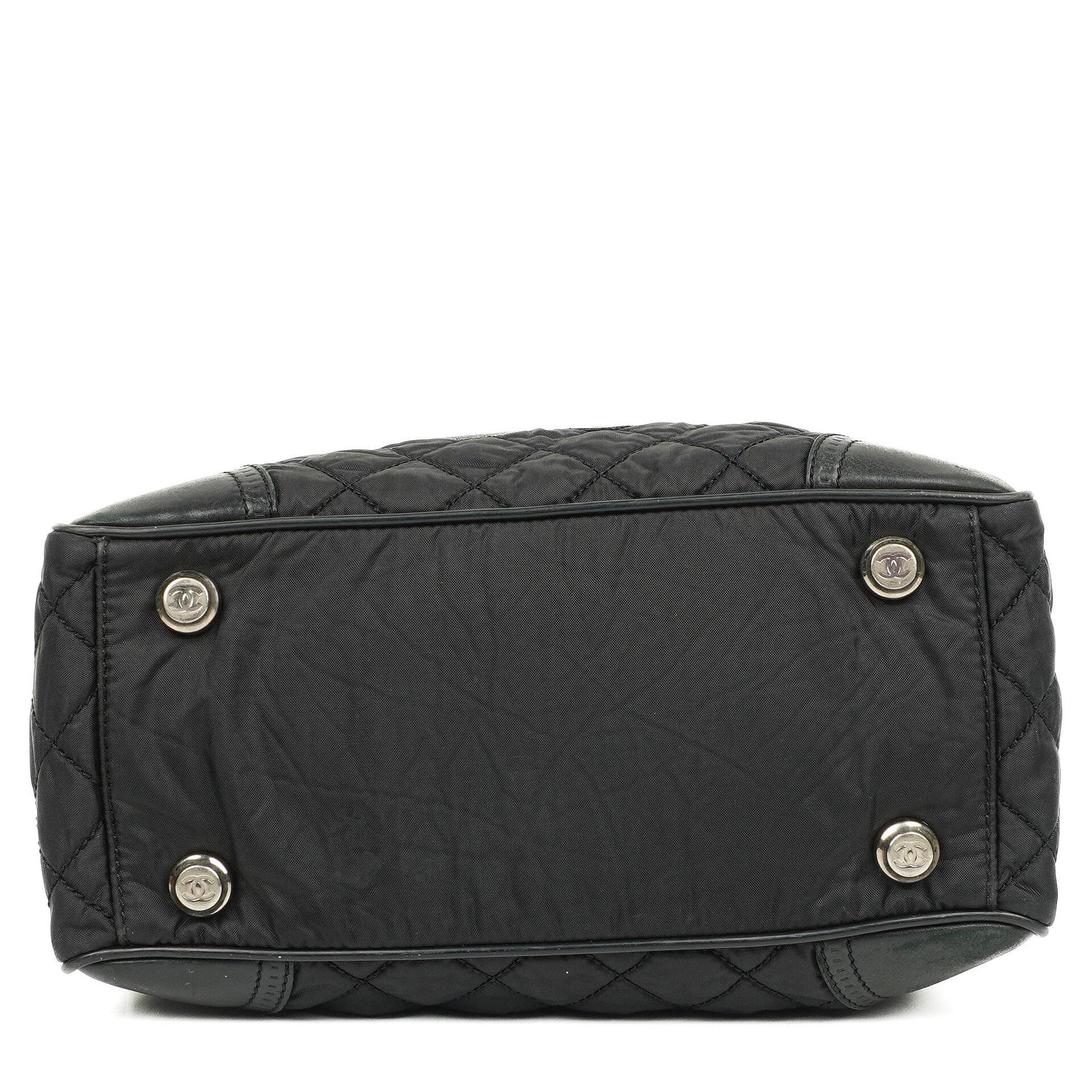 Chanel Paris New York Linie Tote Bag in Schwarz