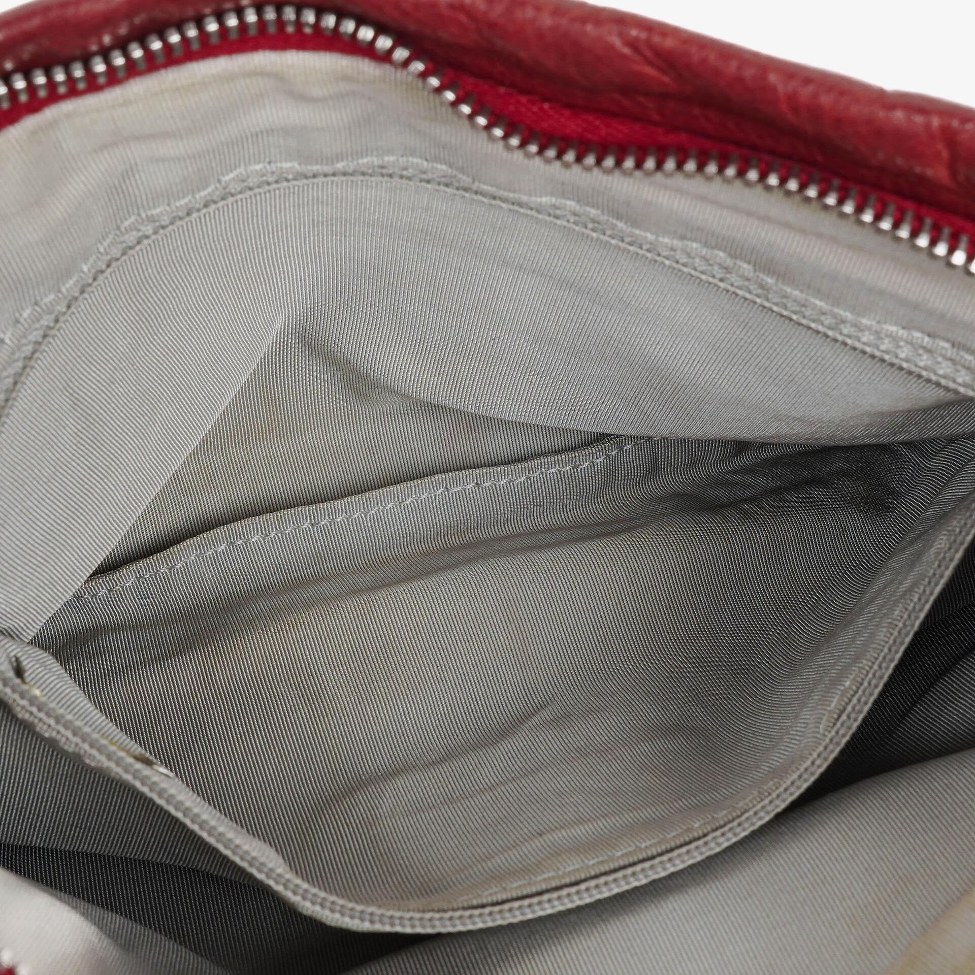Chanel Paris-Shanghai Schultertasche aus rotem Leder