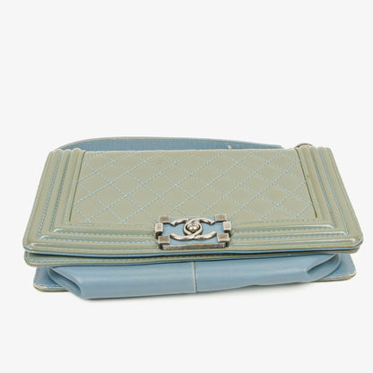 Chanel Boy Flap Tasche aus Lackleder