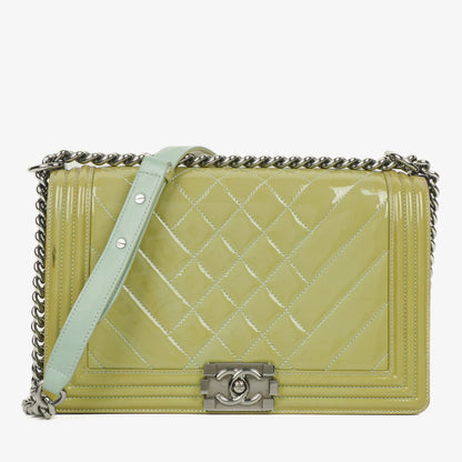 Chanel Boy Flap Tasche aus Lackleder