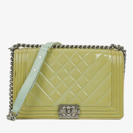 Chanel Boy Flap Tasche aus Lackleder