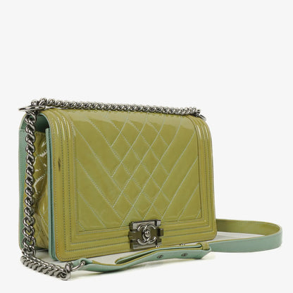 Chanel Boy Flap Tasche aus Lackleder