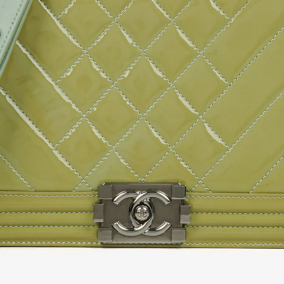 Chanel Boy Flap Tasche aus Lackleder