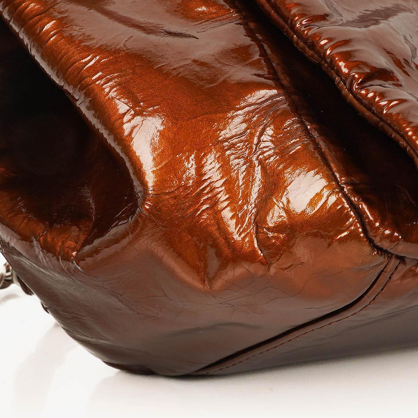 Chanel CC Accordion Flap-Tasche aus Lackleder