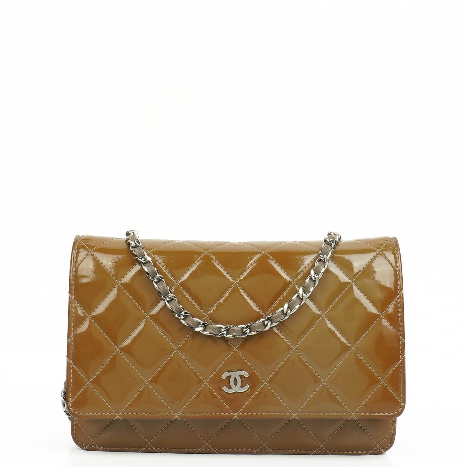 Chanel Wallet on Chain WOC aus gestepptem Lackleder