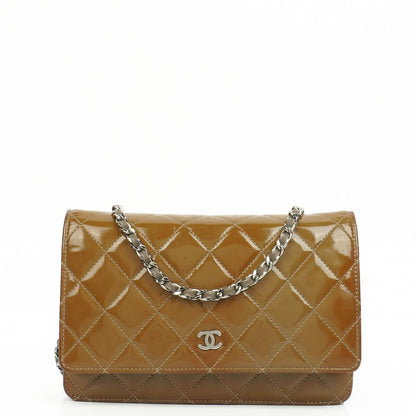 Chanel Wallet on Chain WOC aus gestepptem Lackleder