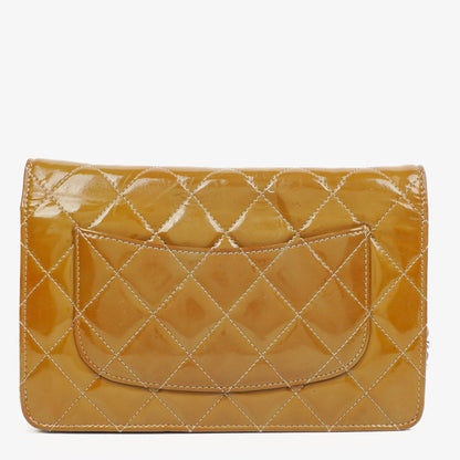 Chanel Wallet on Chain WOC aus gestepptem Lackleder