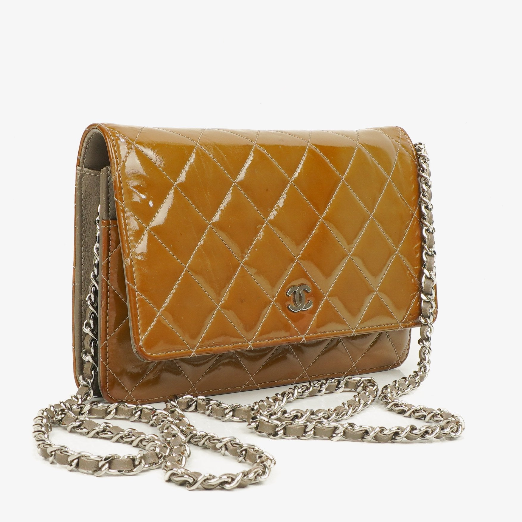 Chanel Wallet on Chain WOC aus gestepptem Lackleder