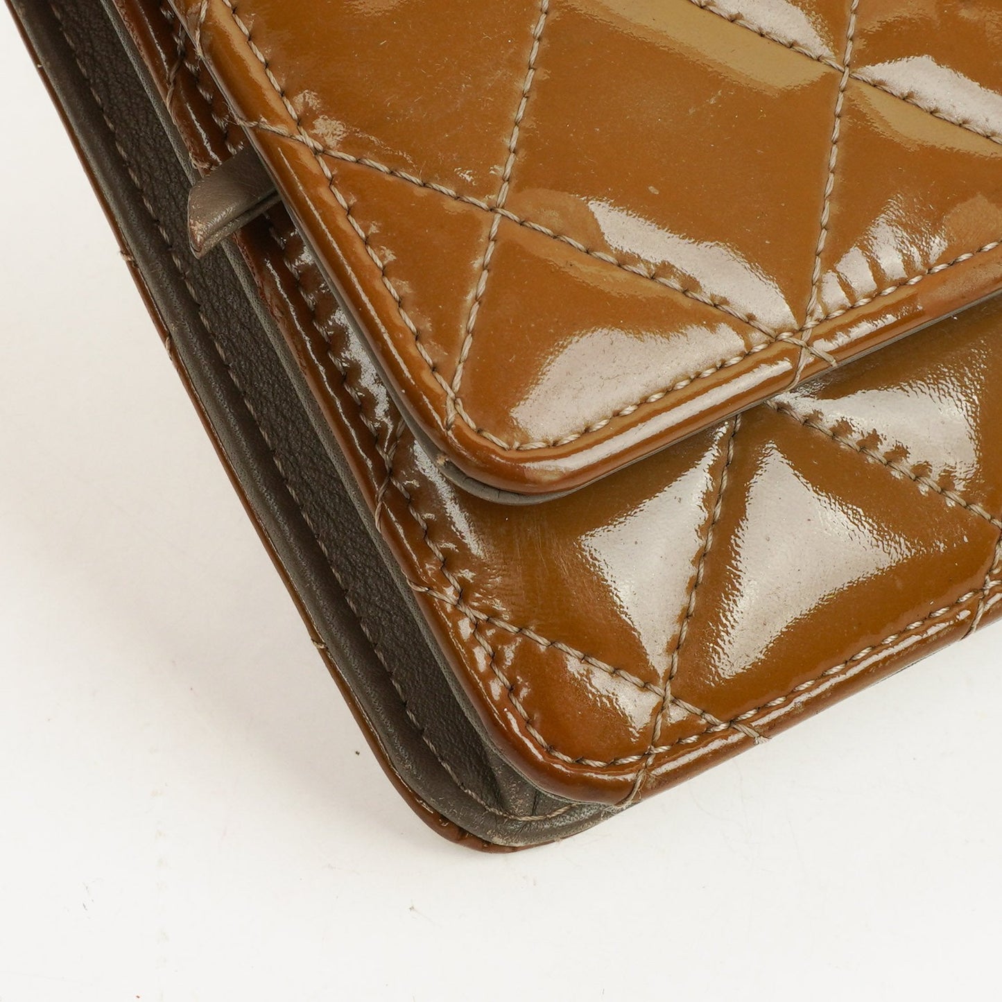 Chanel Wallet on Chain WOC aus gestepptem Lackleder